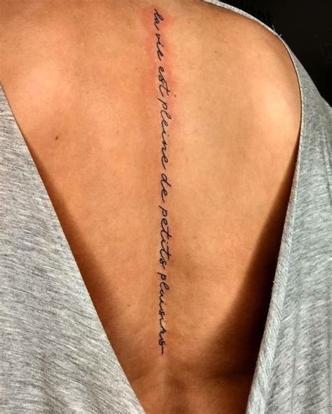 frases para tatuajes en la columna mujer|Tatuajes columna mujer